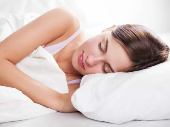 还在纠结几点睡最好？健康睡眠的关键其实就一个