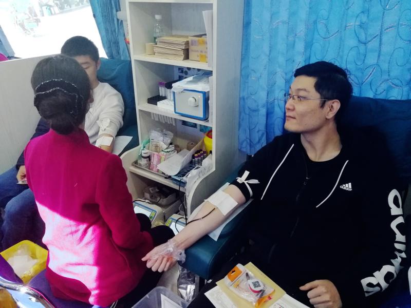 寒冬里的暖流 “红动中国”献血行动在欢乐海岸举行