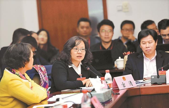代表呼吁解决新能源车“充电难”  