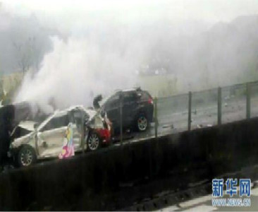 清连高速19车连撞致6死事故追责：23名公职人员受处分