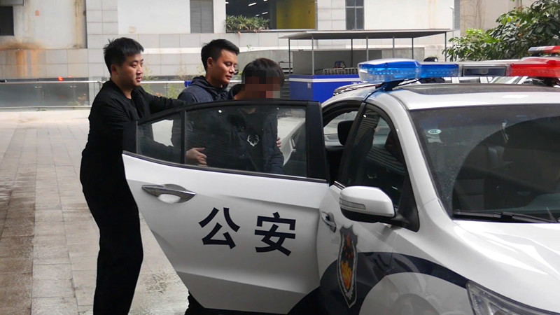 密码太简单易被破解，输入4个“8”盗得10000多元