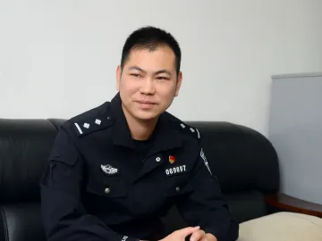 每日警星丨汪华标：平湖所的柔情铁汉