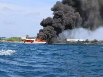 一艘快艇在泰国皮皮岛海域爆炸，5名中国游客受重伤