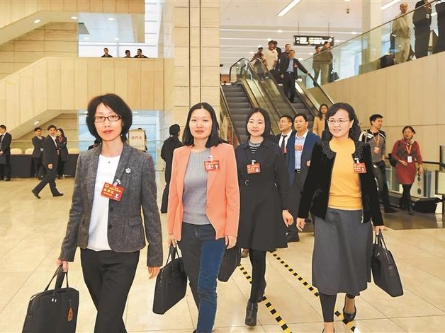广东省十三届人大一次会议深圳代表团成立  