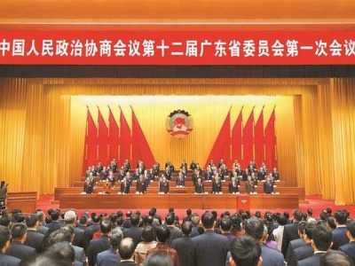 马兴瑞参加省十三届人大一次会议深圳、惠州代表团审议