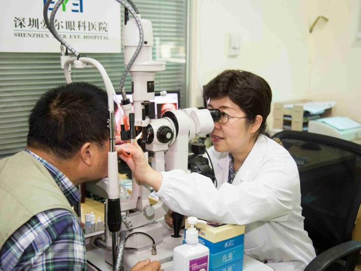 深圳千余老兵通过“复明行动”重见光明