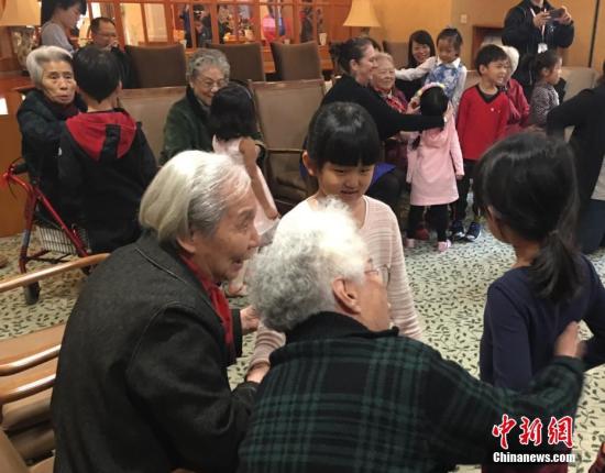 有人向往有人心存顾虑 “抱团养老”有哪些风险点