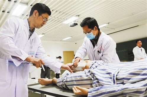 中国开出综合“药方”加强全科医生建设