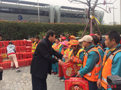 逾两千工人春节“镇守”CBD 福田街道党工委送上新春礼物