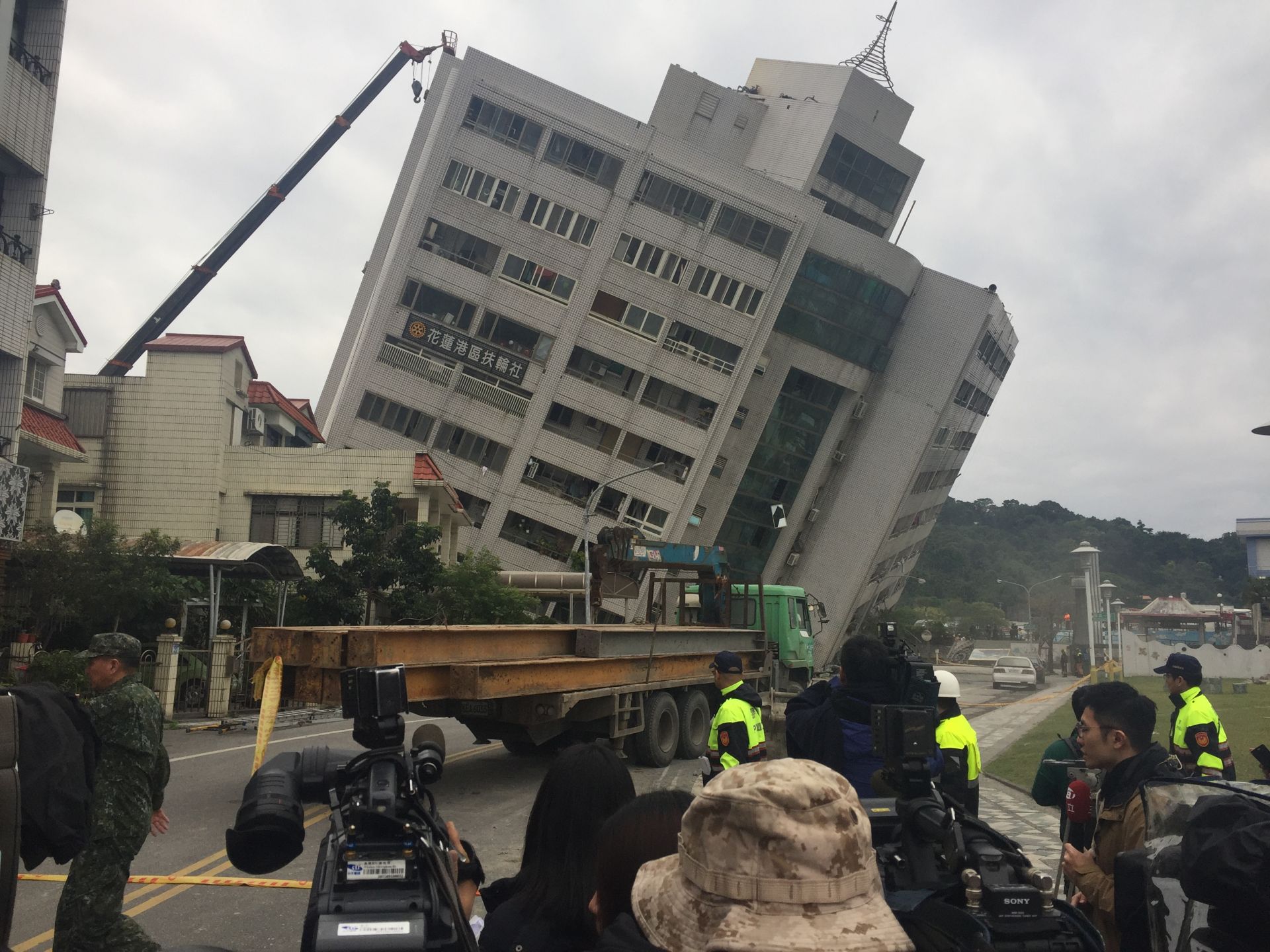 台湾花莲慈济医院院长:接收6名大陆地震伤者 1重伤1病危