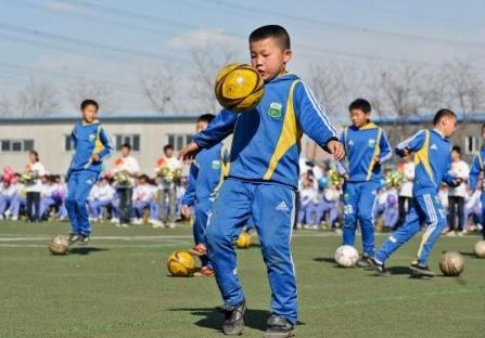 教育部：到2025年我国将再创建3万所校园足球特色学校 