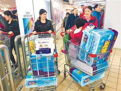 三秒钟卖一箱 台湾人民为何疯狂购买面巾纸？
