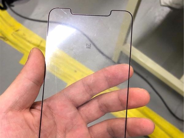 2万买吗？iPhone X Plus 6.5寸前面板曝光