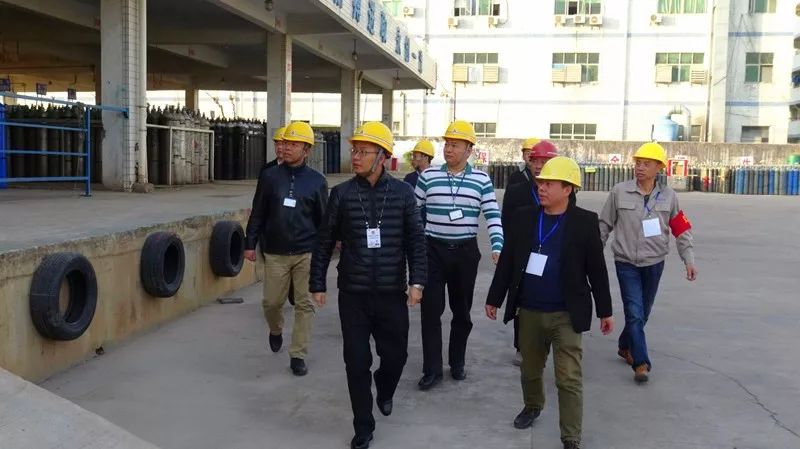 市安全监管局督查坪山区危化品企业节前安全生产工作