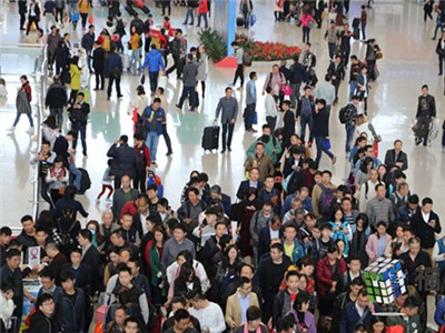 深圳北等四大车站中转换乘的旅客达10万人 　　