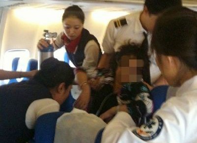 飞机上旅客突发心脏病  深圳空管站开辟绿色通道