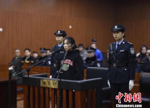 杭州保姆纵火案审了11小时17分 被告人表示认罪 