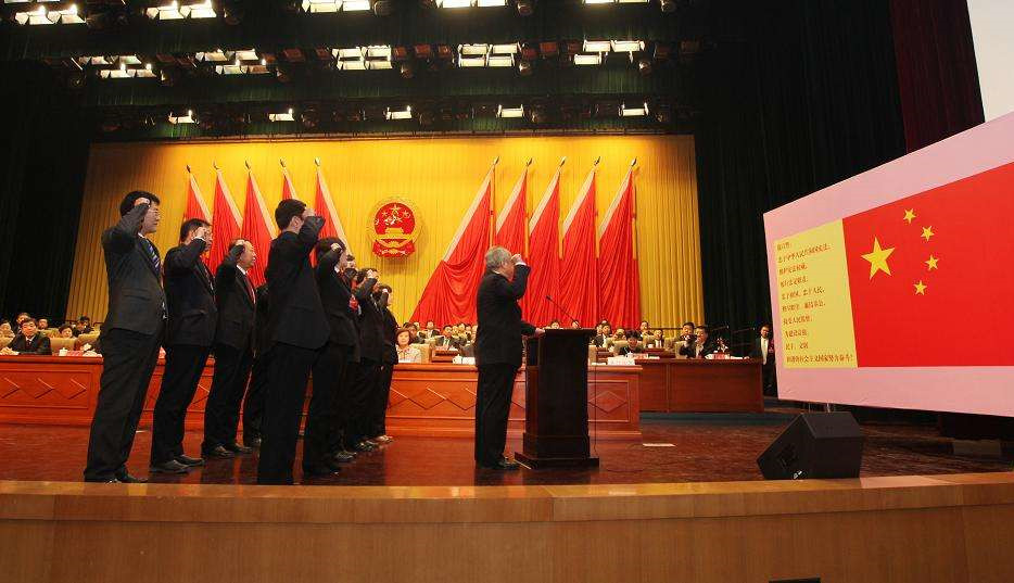 宪法宣誓制度将完善！70字誓词拟作修改