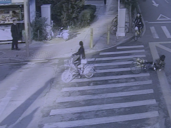 女子骑电单车撞伤人逃逸 被行政拘留10天