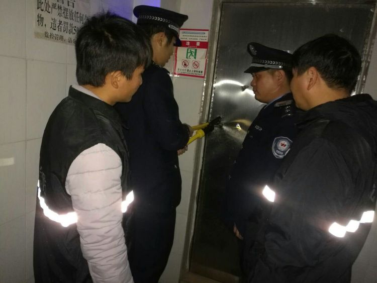 绷紧安全防范弦 航城街道开展春节前夜巡行动