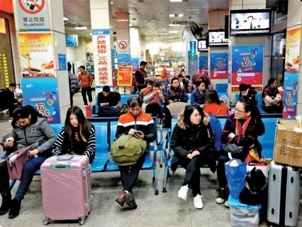宝安昨天有1.8万人一起踏上回家的路