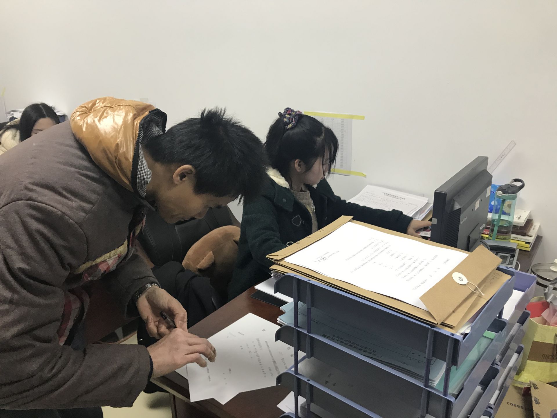 博罗法院开通绿色通道 为44名工人拿回70余万元工资