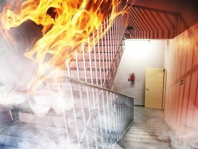 保姆纵火案重新开庭：六个报警及回拨电话录音公开 