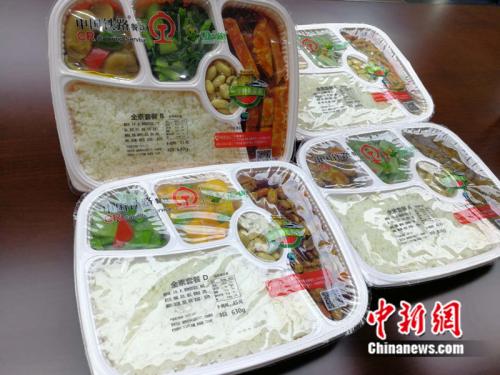 高铁盒饭是这样生产的，45元套餐里大家最爱点它