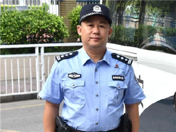 易辉栋：“动中打防”守护辖区平安
