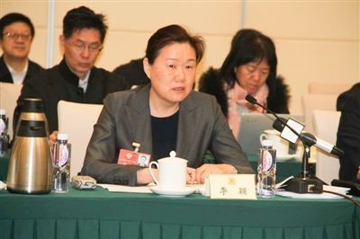 政协委员李颖：建立网络信息审查机制 加强儿童权益保护