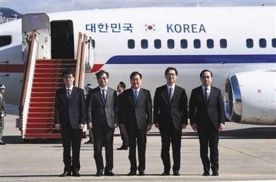 朝鲜最高领导人金正恩会见韩国特使团成员