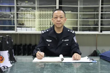 每日警星｜崔春晖：果断踢落打火机制服意图自焚嫌疑人