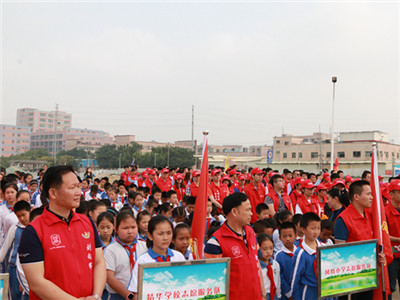 400多凤凰人到河边做了这件事，居民都点赞！