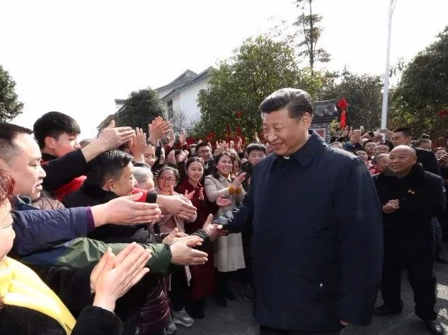 央视快评：在人民领袖的带领下
