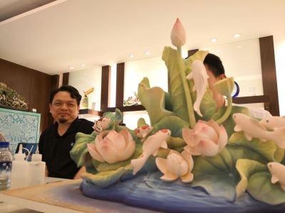 “丰盛满荷”！台湾精品法蓝瓷雕面世