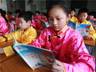 宝安这所学校有特色！师生课前齐诵国学经典