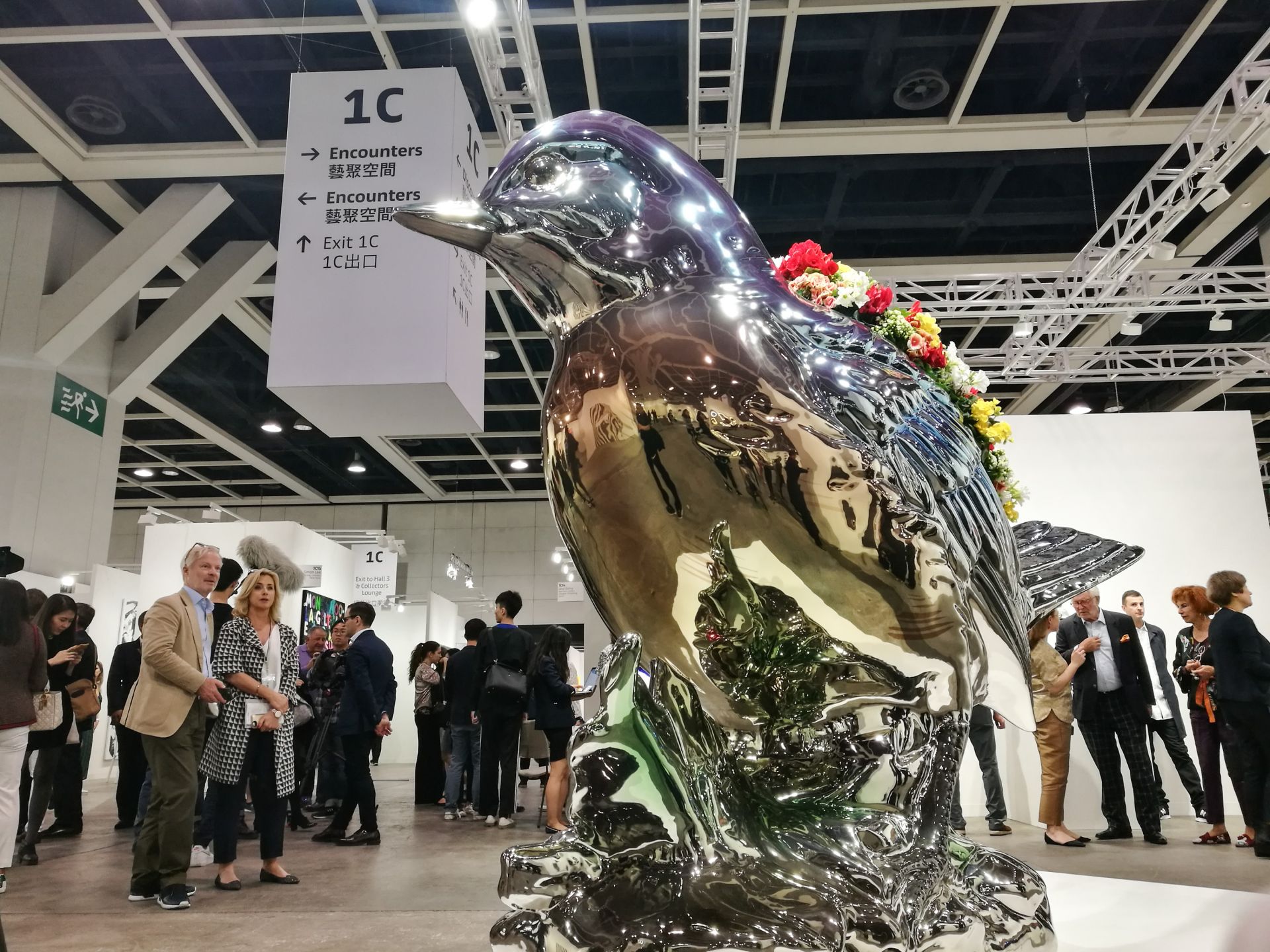 用脚步丈量艺术展！香港巴塞尔艺术展为啥这么火？
