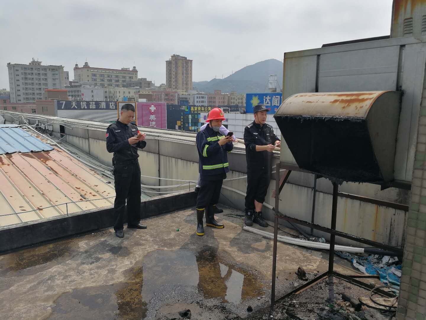 这家餐饮店着火了，竟跟厨房烟道有关！