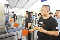 “刷脸进站”提高深圳北站验证效率