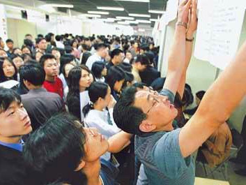 广州深圳人口一年猛增超百万：落户政策放宽是关键  