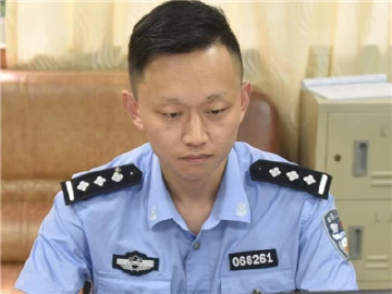 叶亚飞：临危不惧勇擒毒贩