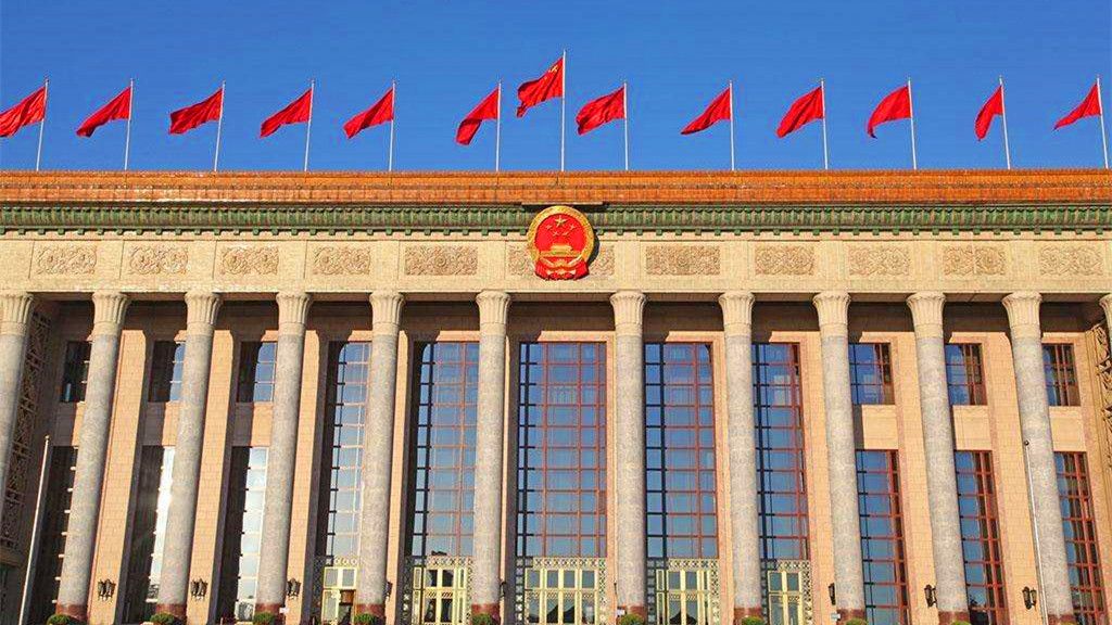 扬起团结奋进的精神风帆！落实两会精神积极培育和践行社会主义核心价值观