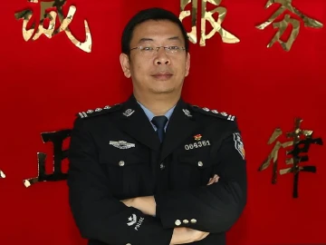 饶云伟：兢兢业业站好每一班岗