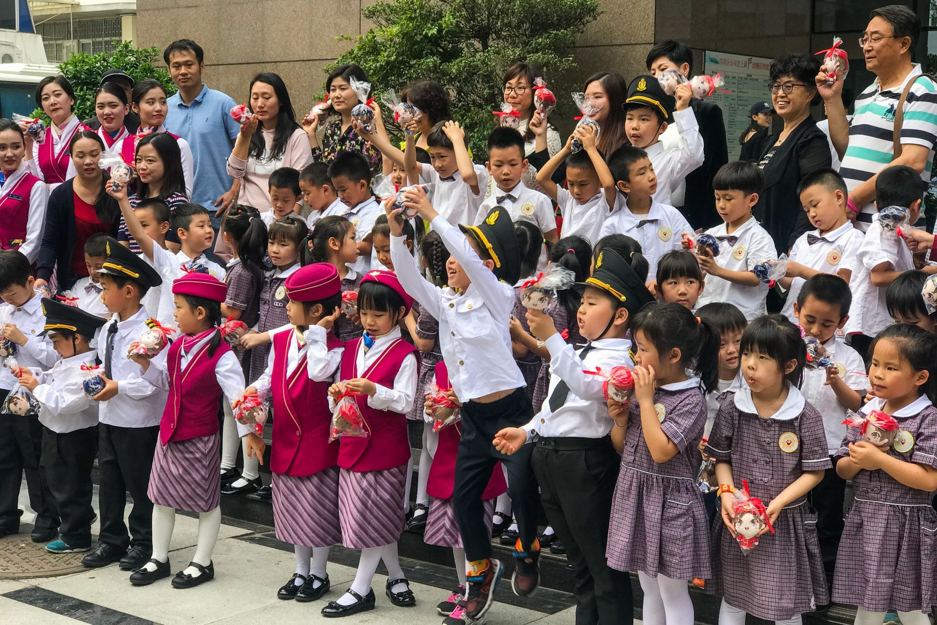 向市民传授安全飞行知识!南航深圳举办公众开放日活动