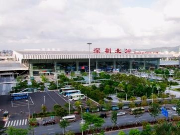 龙华：坚持以走在最前列的标准开创龙华工作新局面