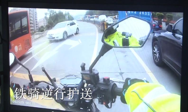 感谢深圳交警及时护送，他们给女儿起名叫“小铁骑”