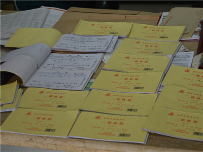 买卖驾照分289宗涉40多万元，东莞这对夫妻被抓
