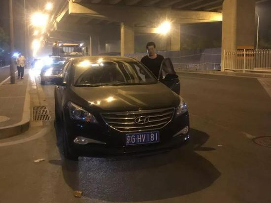 被打滴滴投资人:滴滴应公布完整对话,警方已联系打人司机
