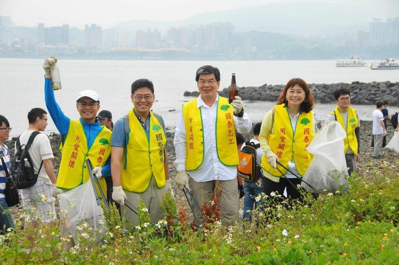 世界地球日，台湾6200人“净滩”守护海洋