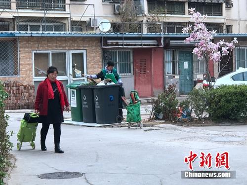 生活垃圾分类实施1年 多数人扔垃圾还是不分类！你呢？